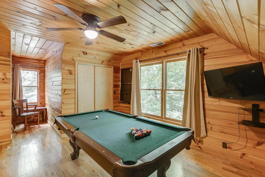 Cabin With Jacuzzi & Hydrotherapy Spanear Helen Cleveland Ngoại thất bức ảnh
